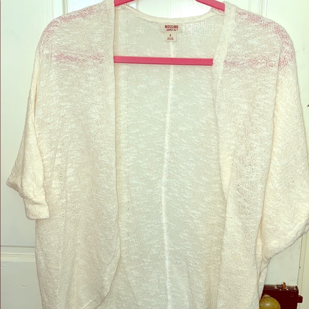 Short sleeve sweater.